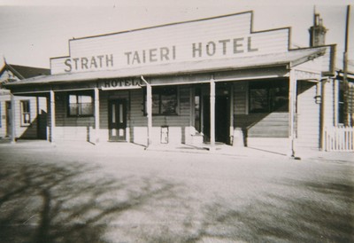 Strath Taieri Hotel Middlemarch 01.32. 