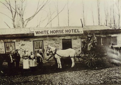 White Horse Hotel Becks W Fisher (Prop) 1892 Arrival of mail. 